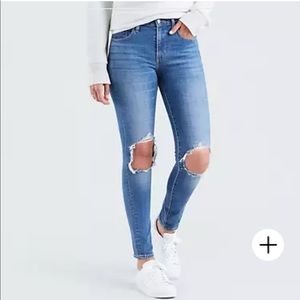 Levi’s 721 High Rise Skinny, ripped knee
